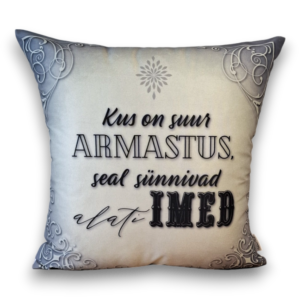 Dekoratiivpadi tekstiga “Kus on suur armastus…”